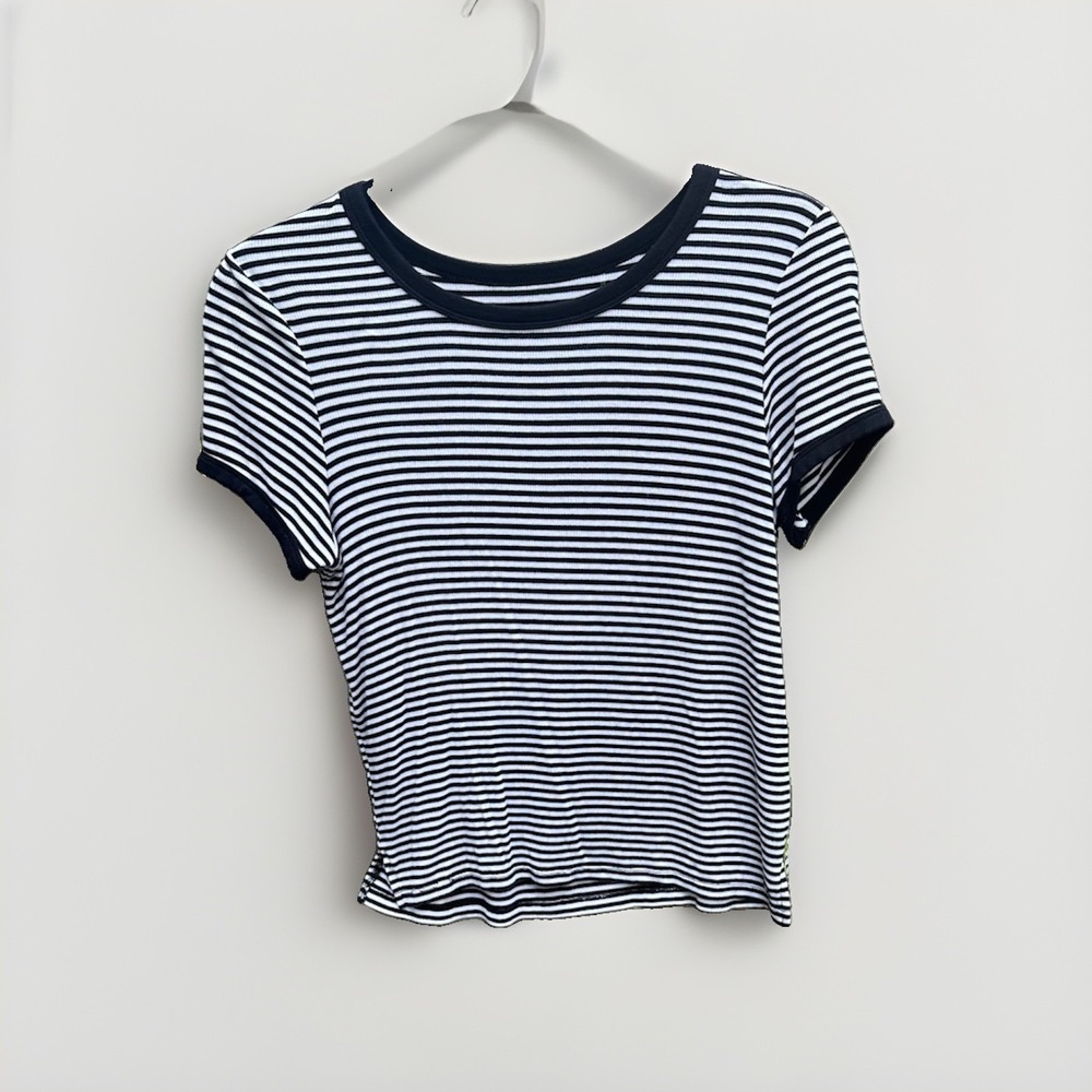 American Eagle Soft & Sexy‎ Black And White Striped Cropped Tee - Size Medium